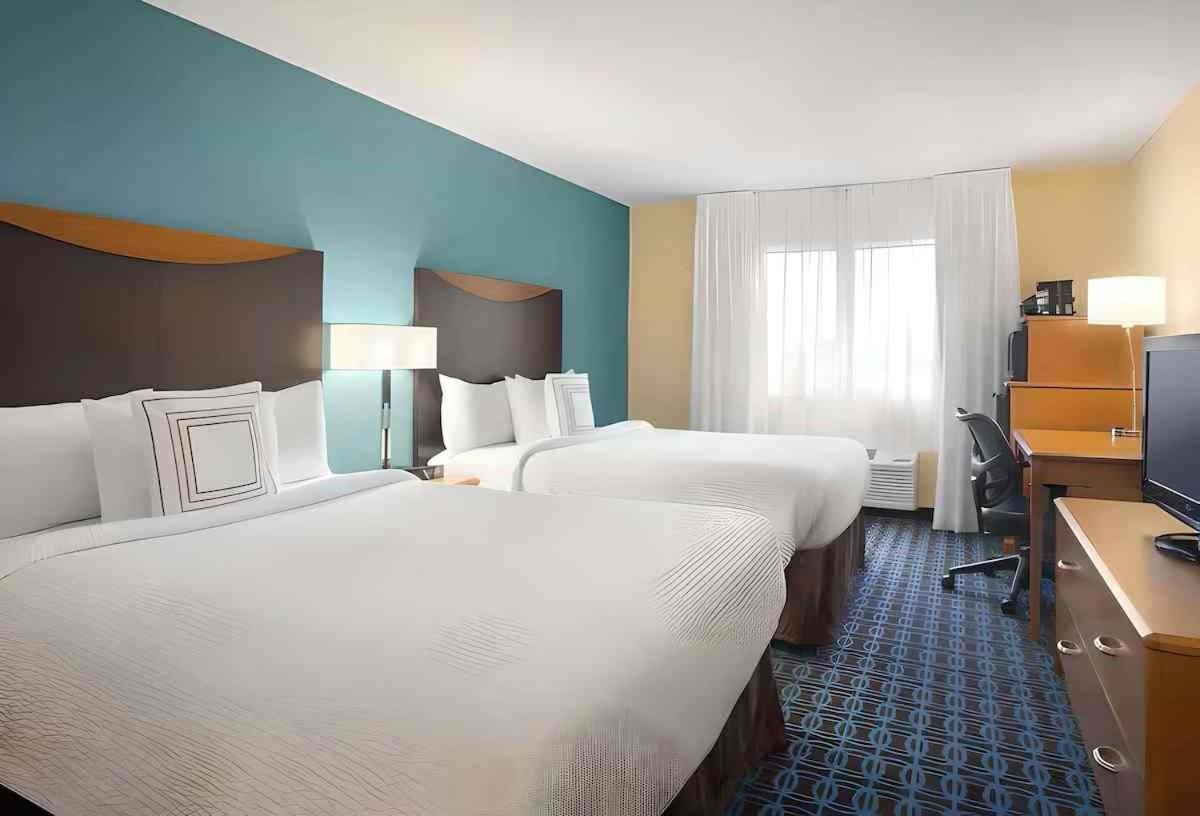 Dubuque Inn & Suites Buitenkant foto